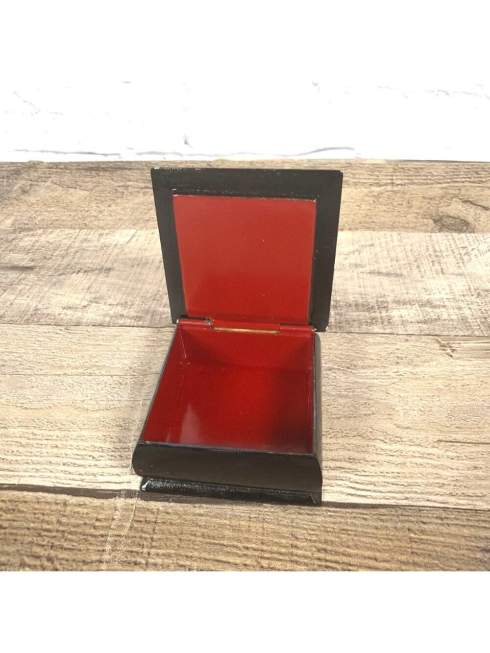 Vintage Hand Painted Russian Fairy Tale Black Red Lacquer Trinket Box Hinged Lid - Picture 3 of 11